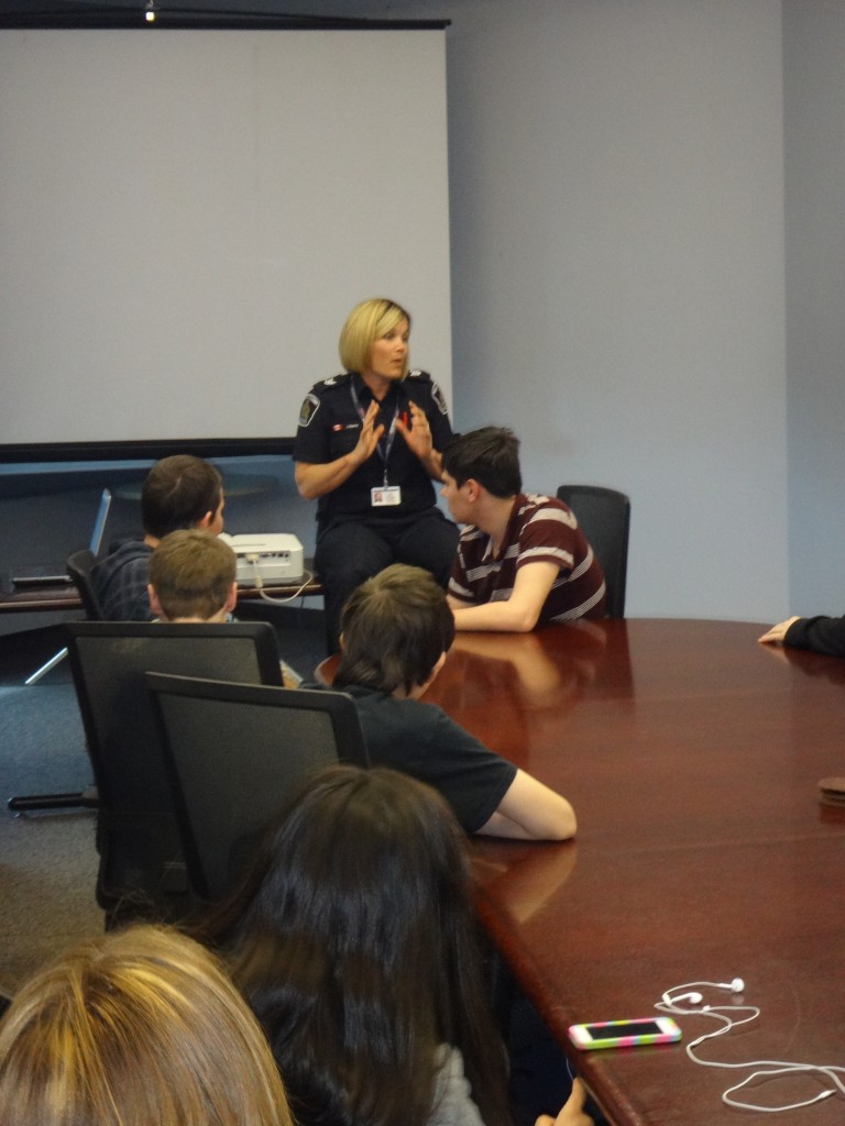 Sgt. J. Davis describes her career journey to SJAM students.