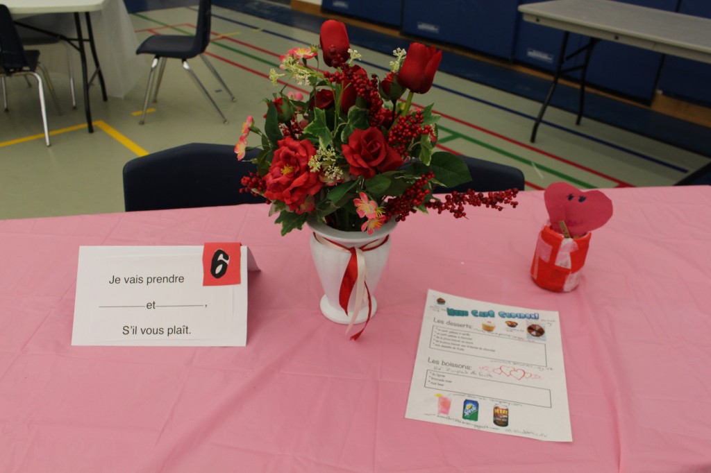 Table centerpieces that decorated Cafe Cupidon.