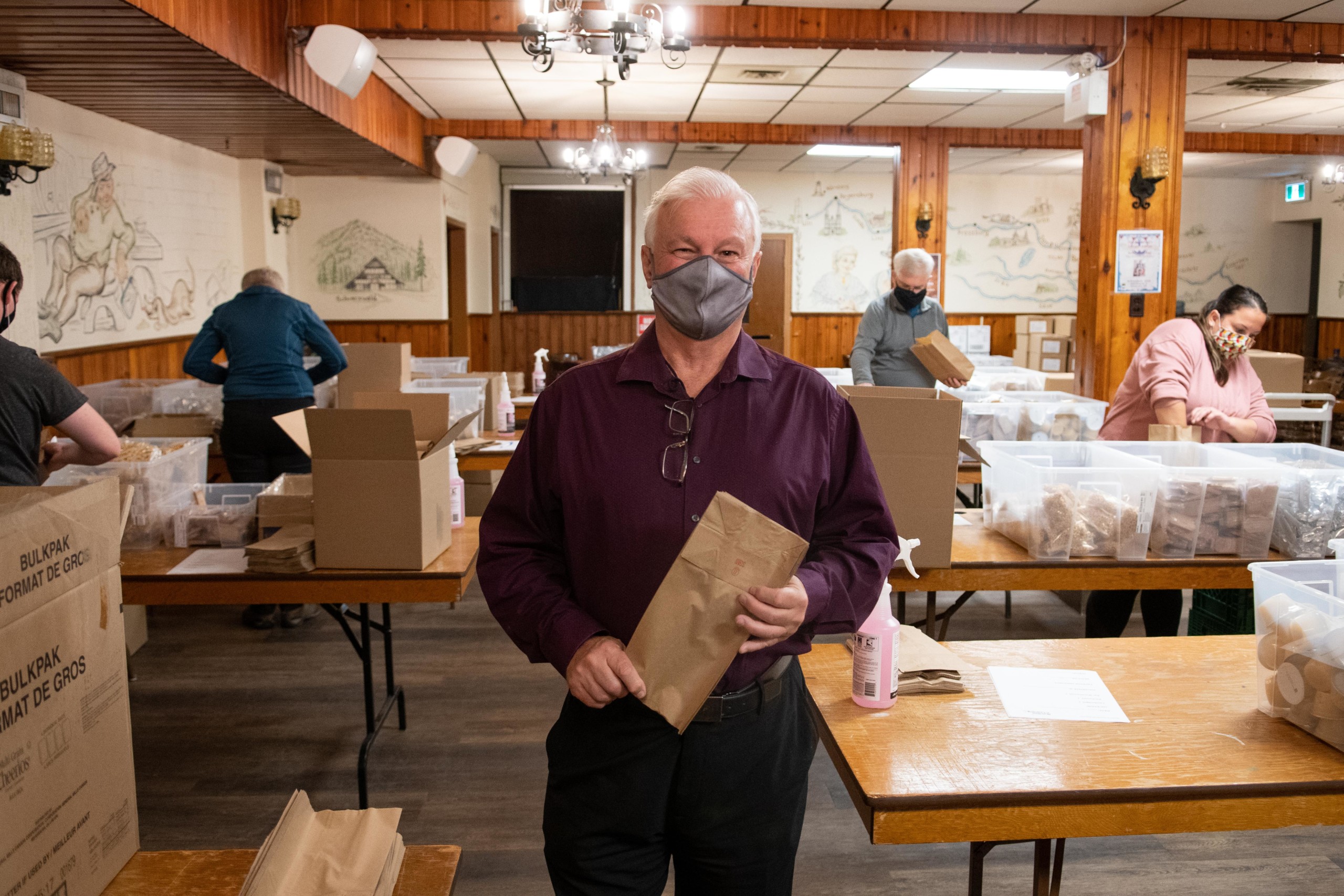 Volunteers pack food for students at the Schwaben Club in August 2020