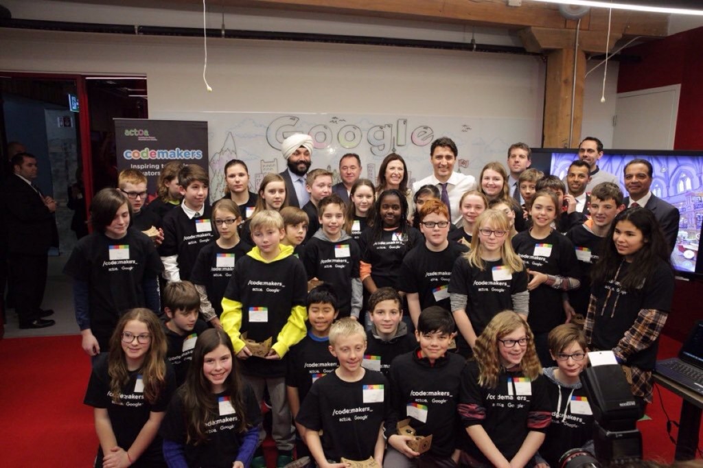 Northlake Woods PS students with Prime Minister Justin Trudeau.